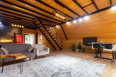 کلبه دوخوابه سوئیسی جنگلی جکوزی دار خانه امید