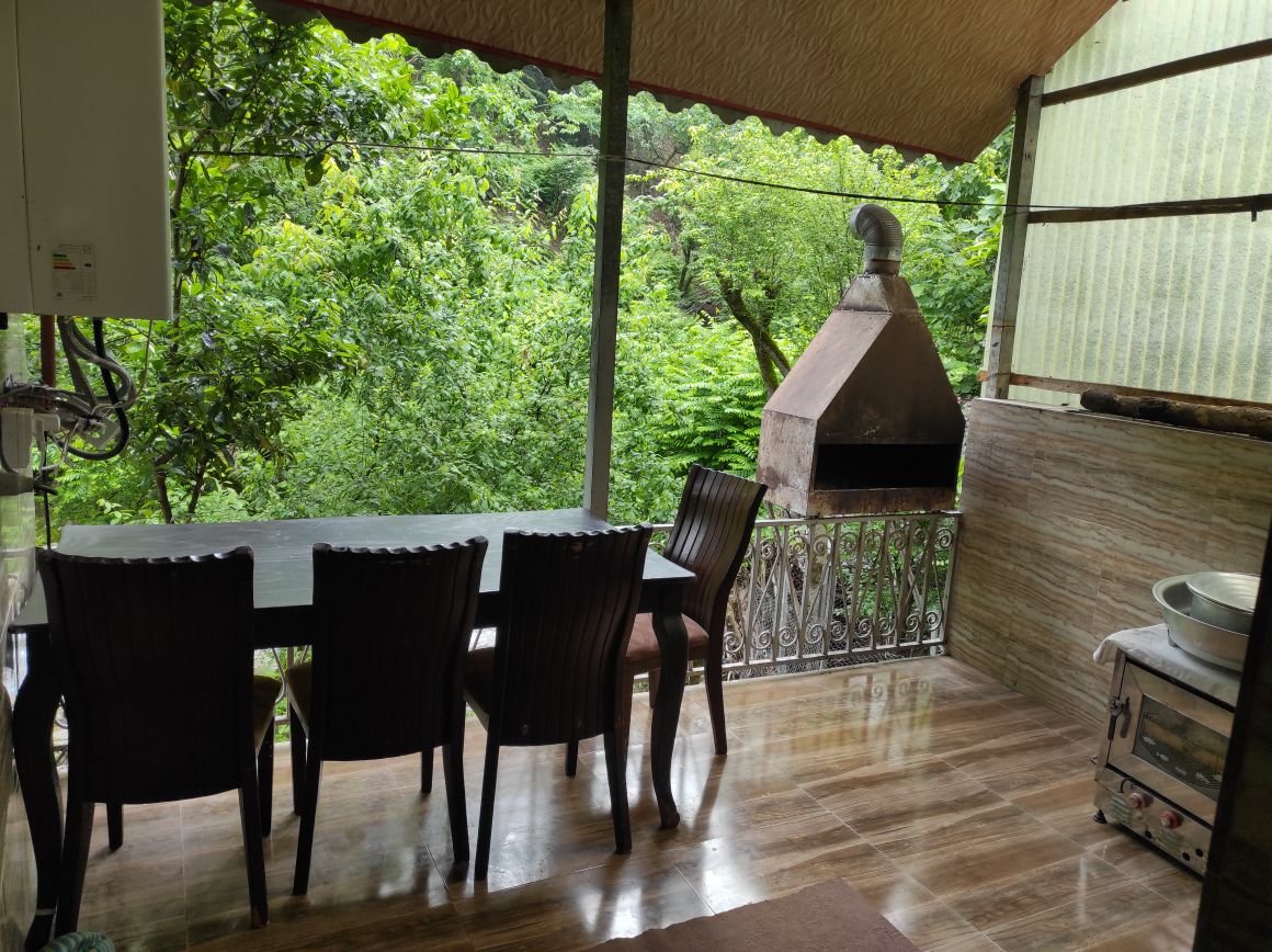 یک خوابه جنگلی شالما لبه رودخانه