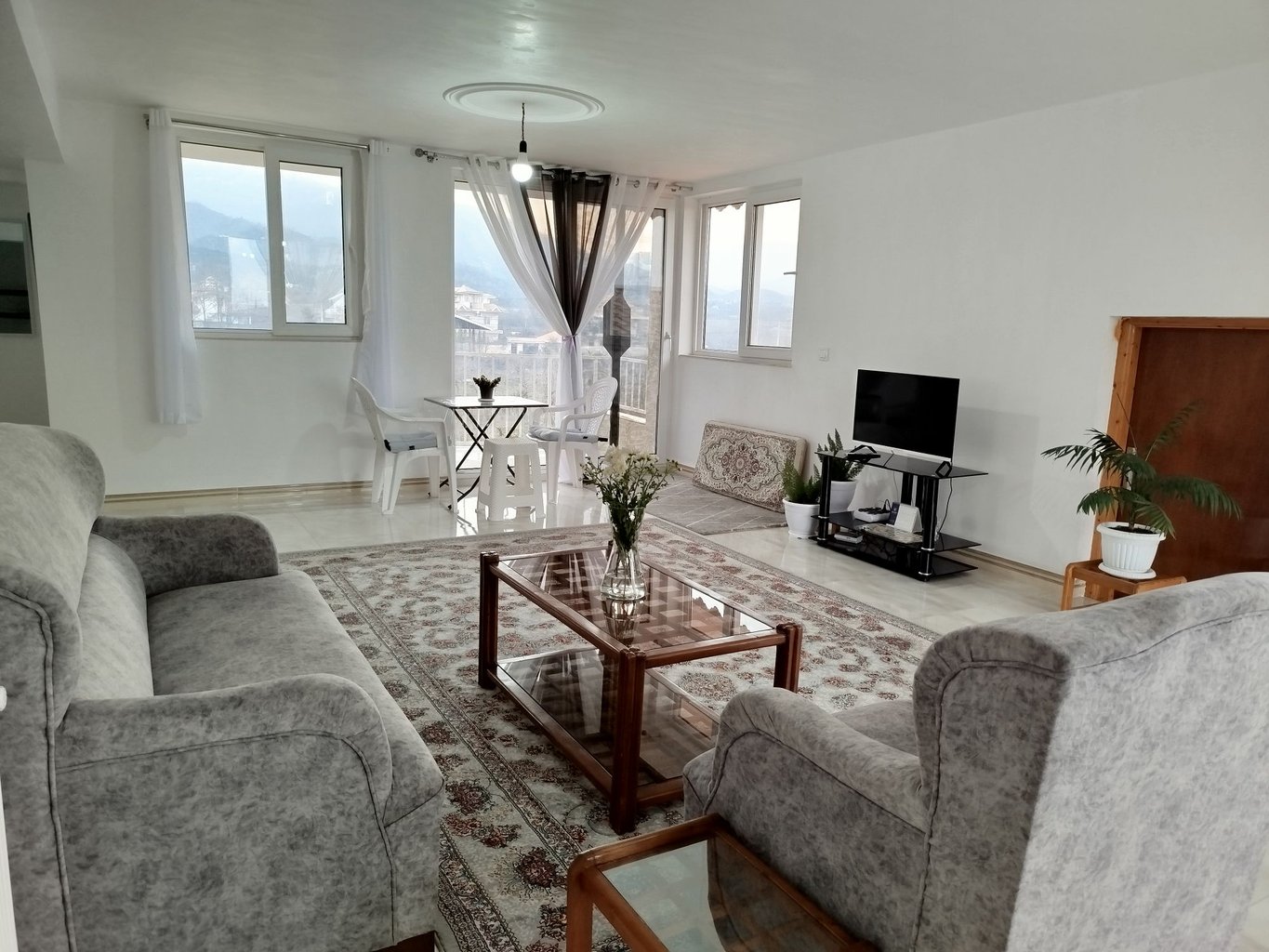 یک خوابه جنگلی دوستان