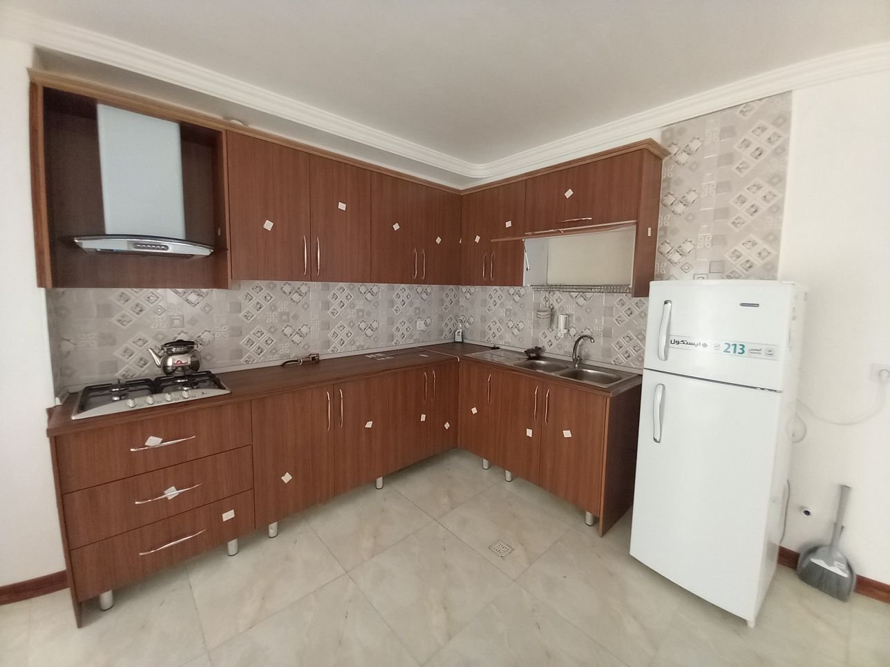 آپارتمان دوخوابه جنگلی فردین ۵ - آشپزخانه