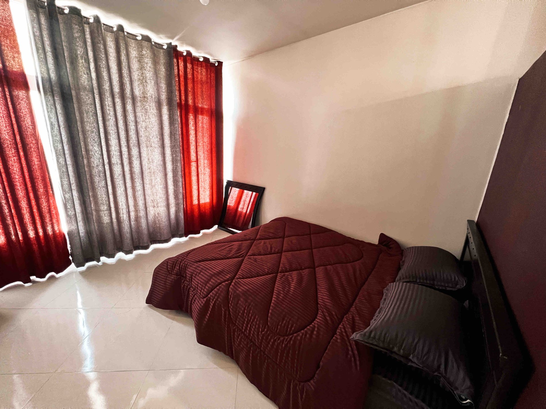 آپارتمان یک خوابه قرمز فرجام نارمک - انتخاب عنوان تصویر