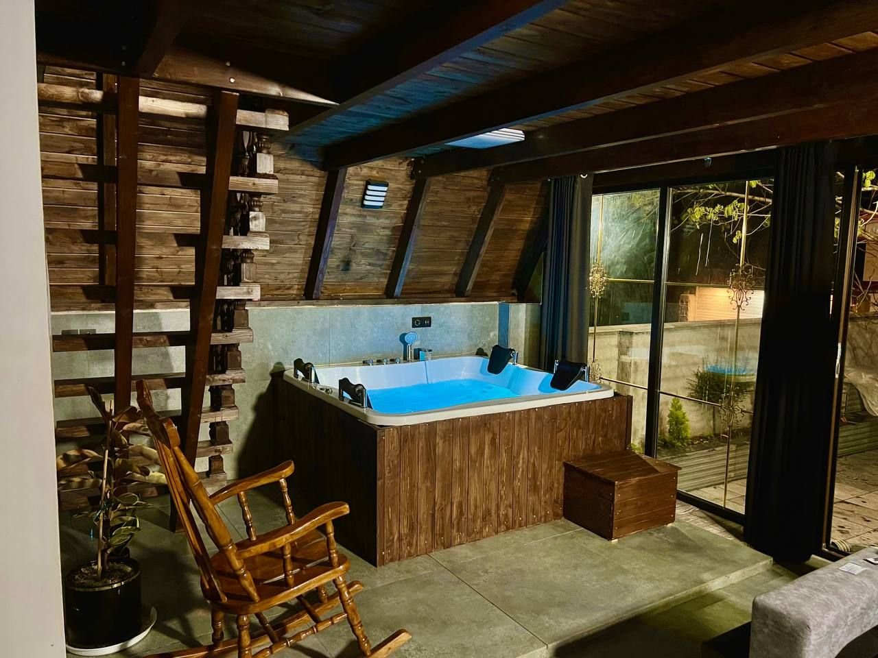 دوخوابه سوئیسی جکوزی دار لیلیوم