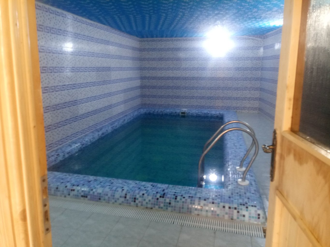 یک خوابه استخردار آبگرم ماهان