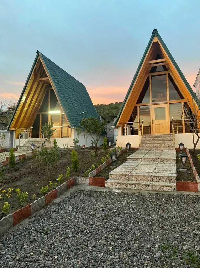 کلبه یک خوابه استخردار آبگرم ماهان - حیاط