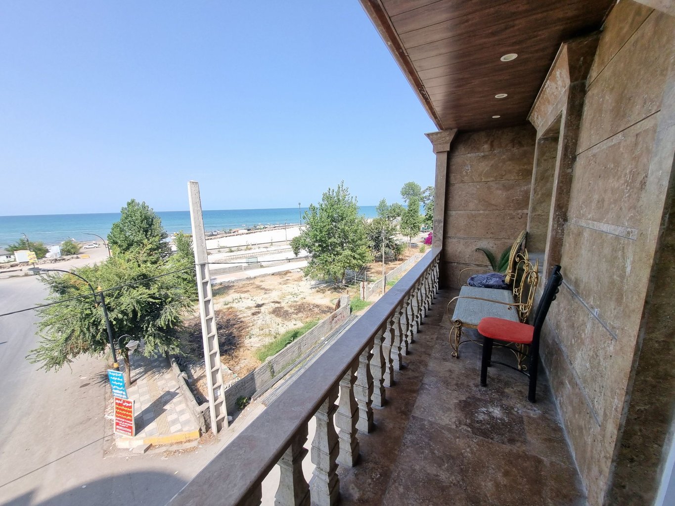 آپارتمان دوخوابه شکلاتی