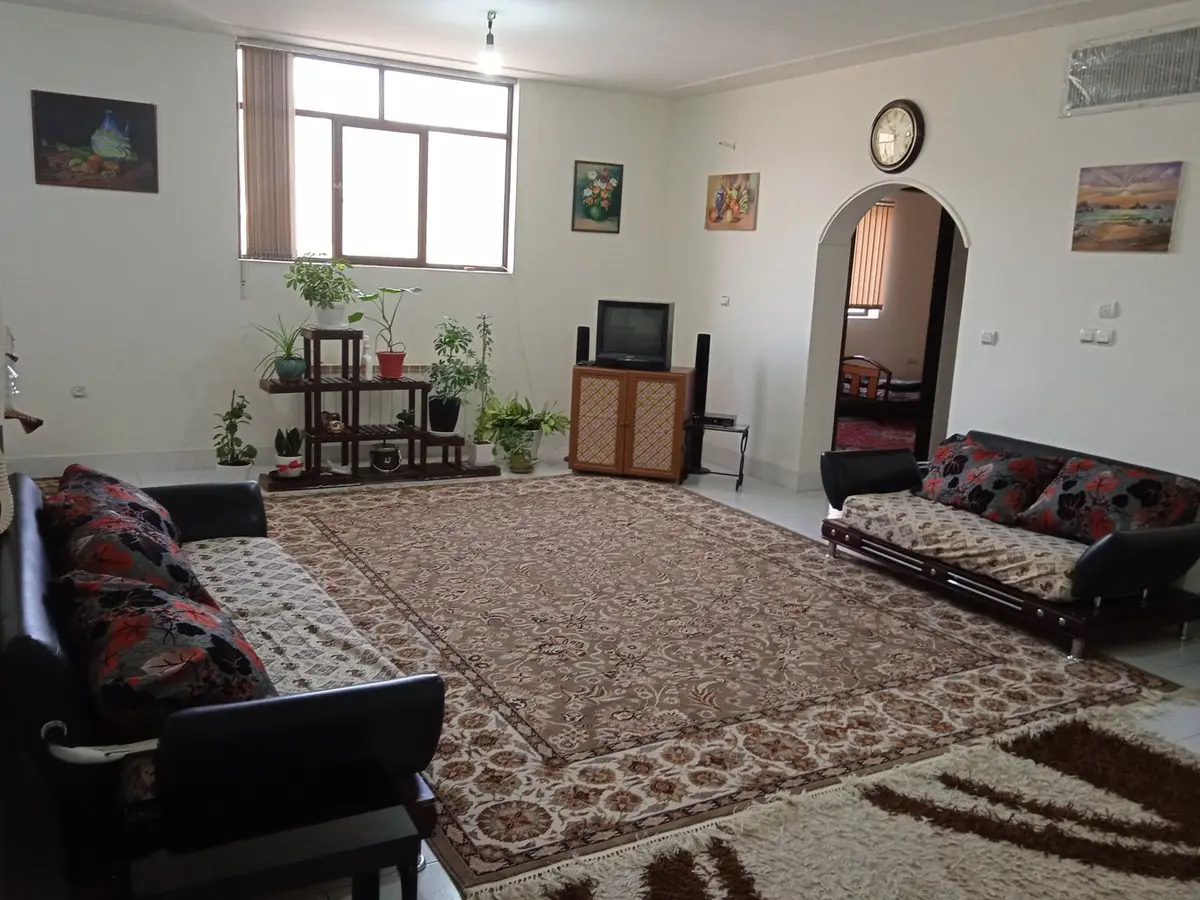 آپارتمان دوخوابه شهرک صدرا - پذیرایی