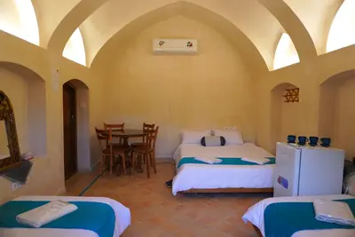 اقامتگاه سنتی سرای طاق چشمه - واحد ثریا