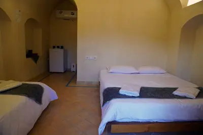 اقامتگاه سنتی سرای طاق چشمه - واحد ملک شاد