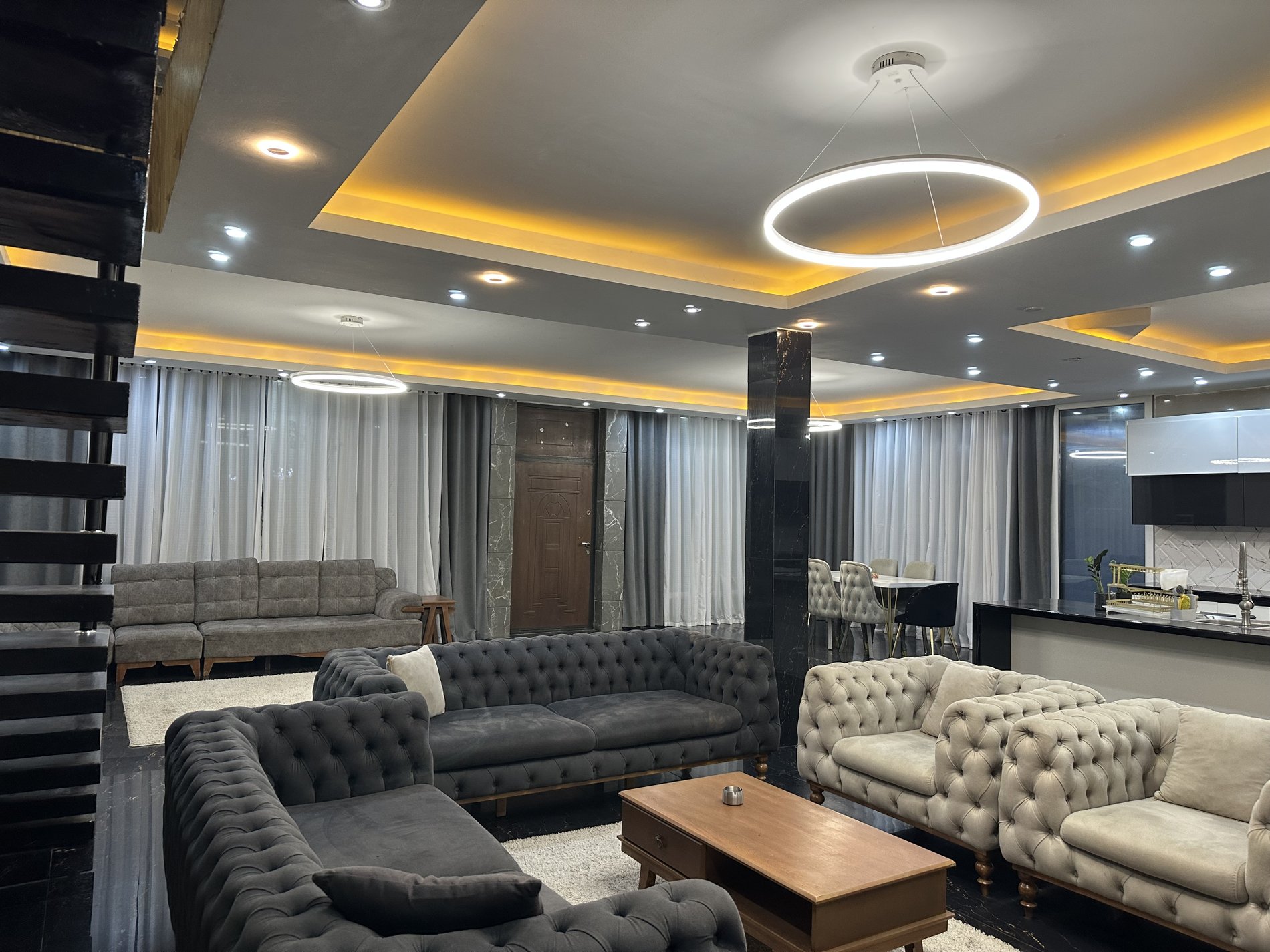 ویلا سه خوابه استخر آبگرم عمارت باغ افرا