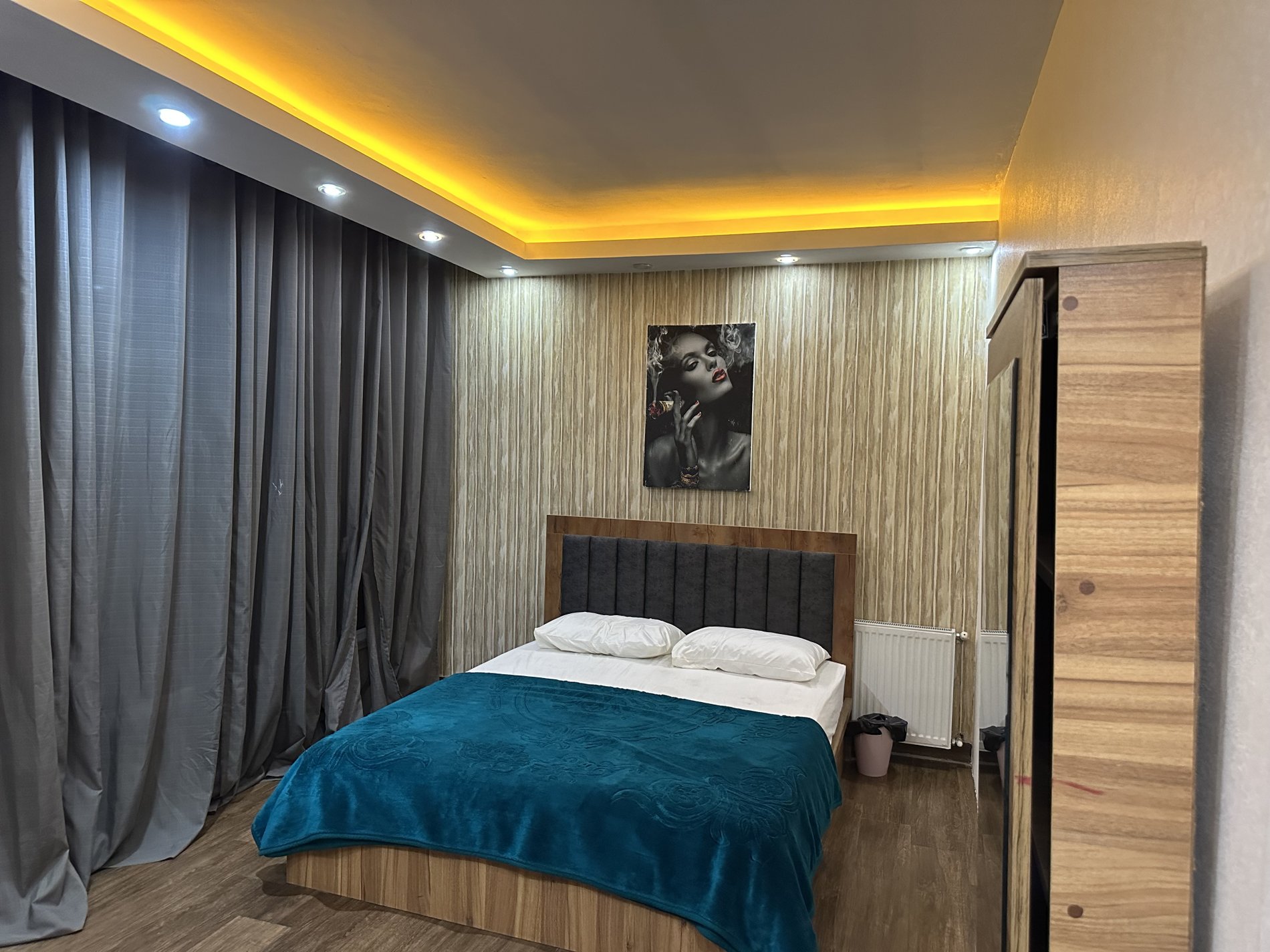 ویلا سه خوابه استخر آبگرم عمارت باغ افرا