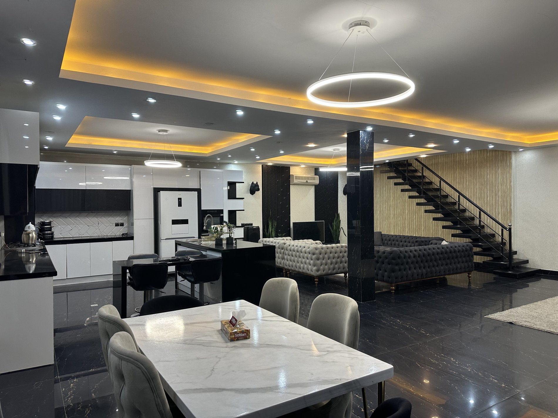 ویلا سه خوابه استخر آبگرم عمارت باغ افرا