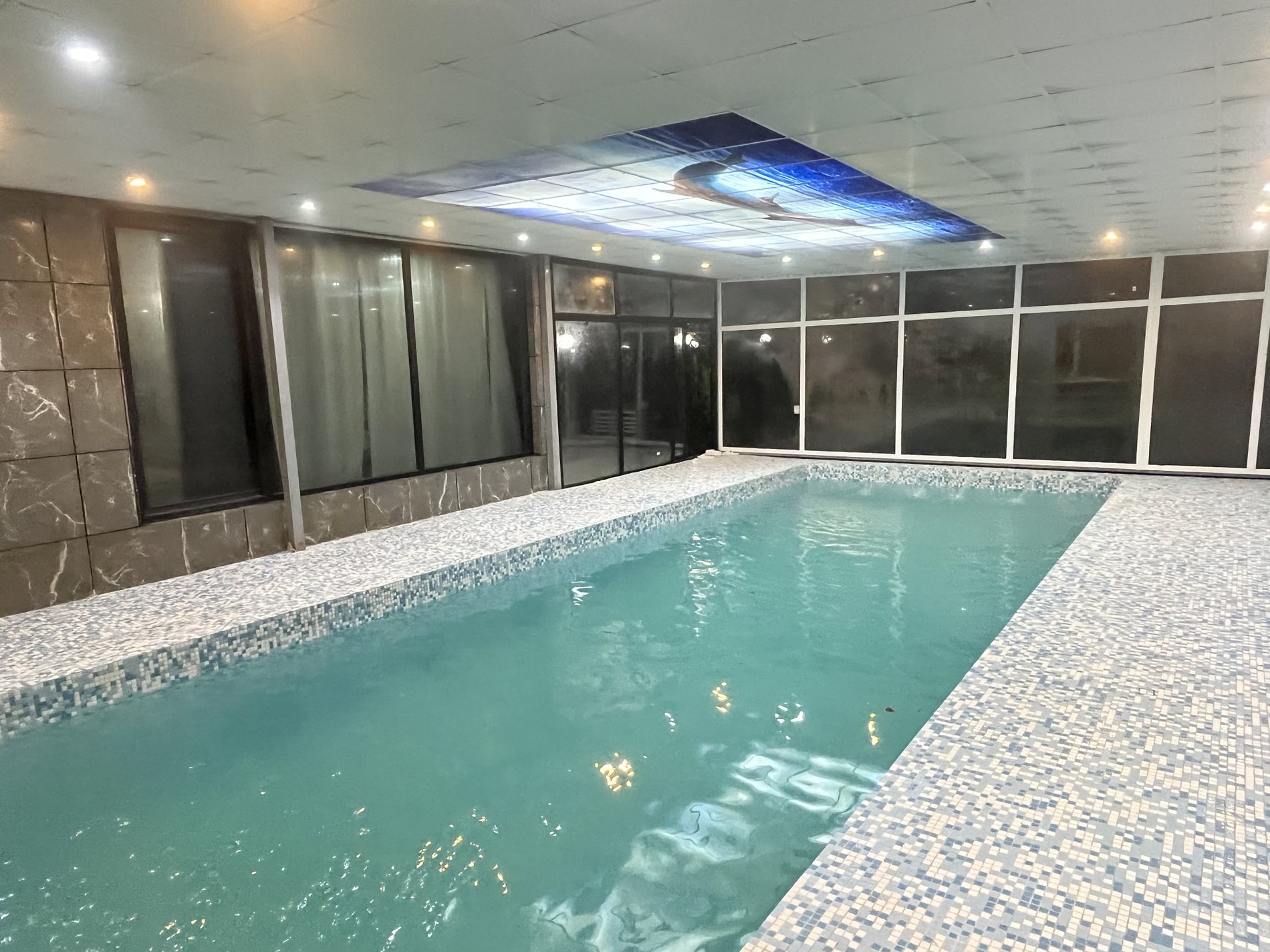 ویلا سه خوابه استخر آبگرم عمارت باغ افرا