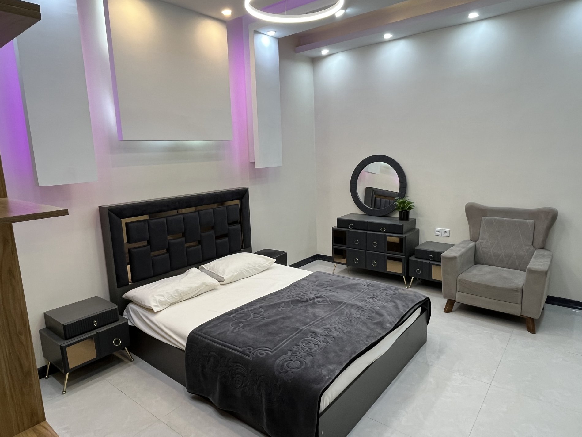 ویلا چهارخوابه استخردار آبگرم عمارت لامور