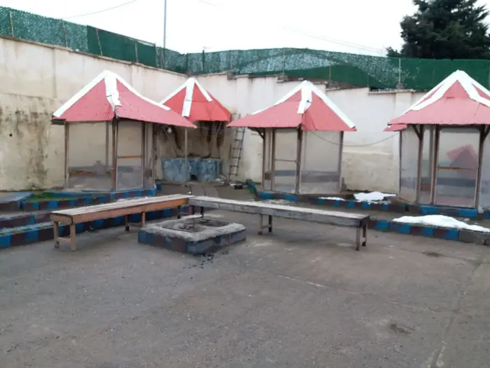 مجتمع اقامتگاهی خجیران - واحد سراوان - حیاط اقامتگاه 