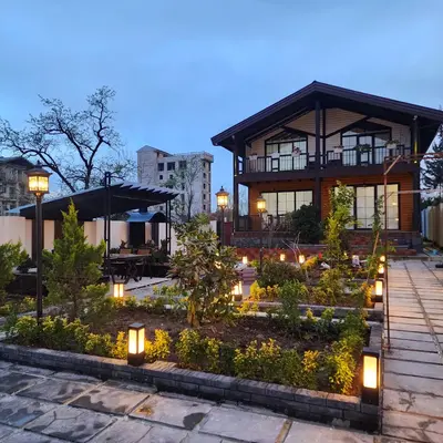 کلبه سه خوابه چوبی دوبلکس بنفشه