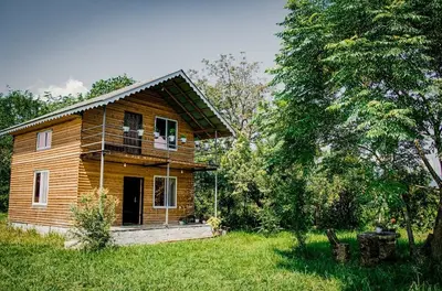 کلبه یک خوابه چوبی باغ انار