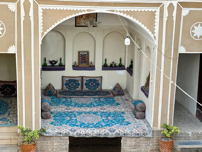 بوم گردی چخماق - واحد دل نشین - روبروی تالار