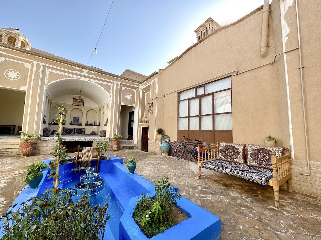 بوم گردی چخماق - واحد خان نشین - نمایی دیگر از حیاط