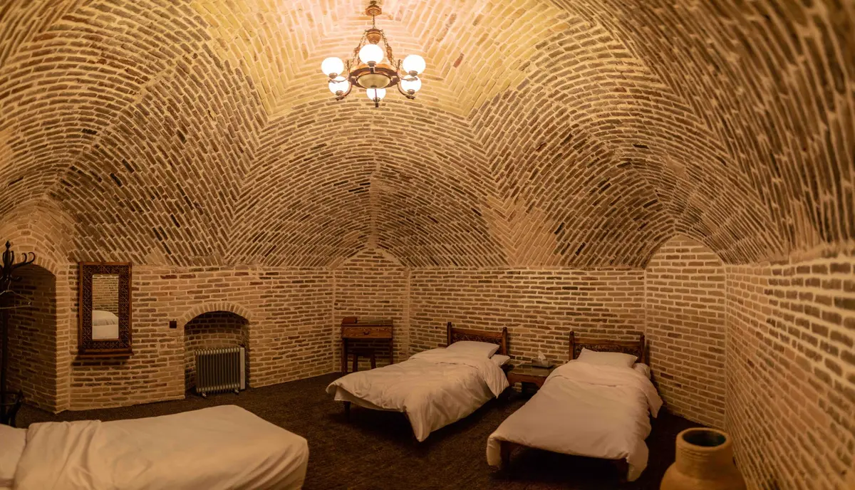 کاروانسرا مرنجاب - واحد ۴ تخته وزیری - فضای اتاق ۴ تخته