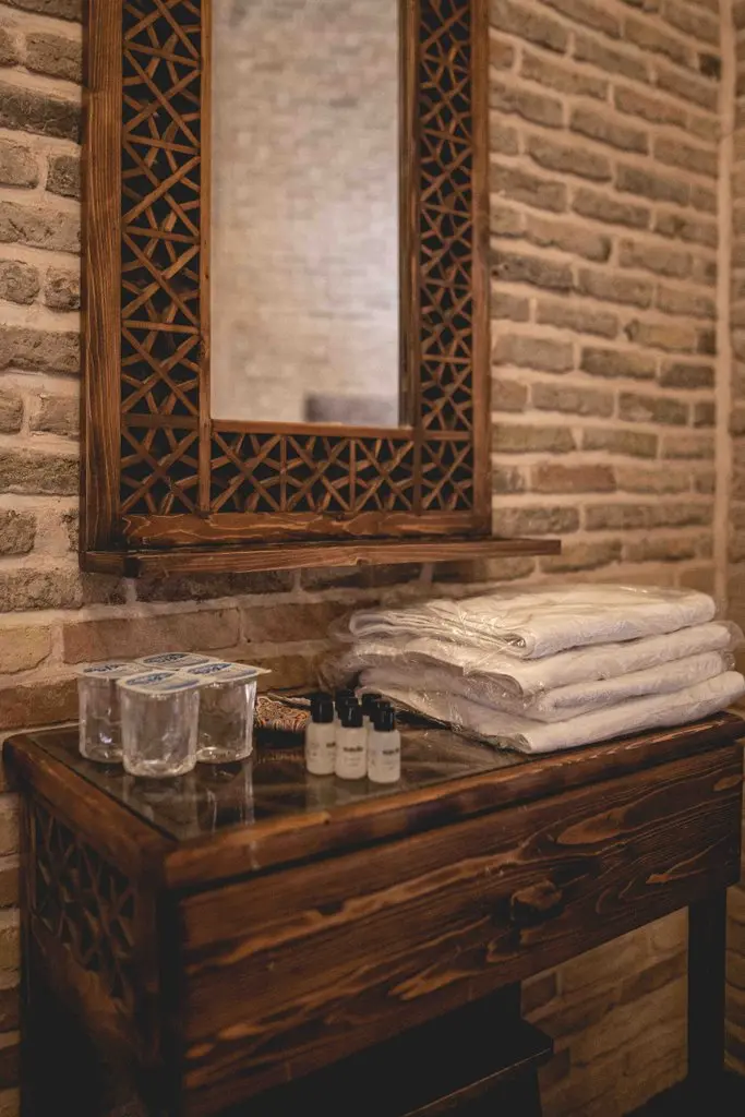 کاروانسرا مرنجاب - واحد ۲ تخته اعیانی - ملزومات هتلی داخل اتاق