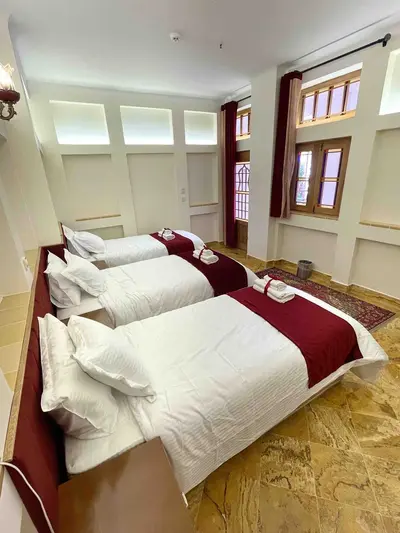 اقامتگاه سنتی ساباط - واحد سه تخته 1