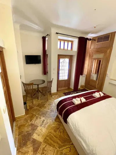 اقامتگاه سنتی ساباط - واحد سه تخته 1