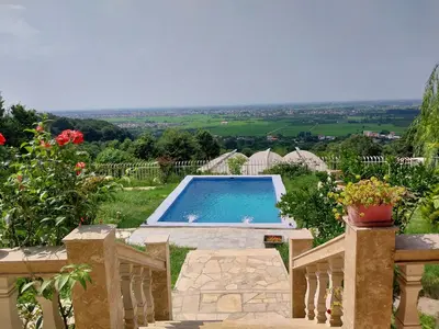 ویلا یک خوابه استخردار چهارفصل بام سبز شمال