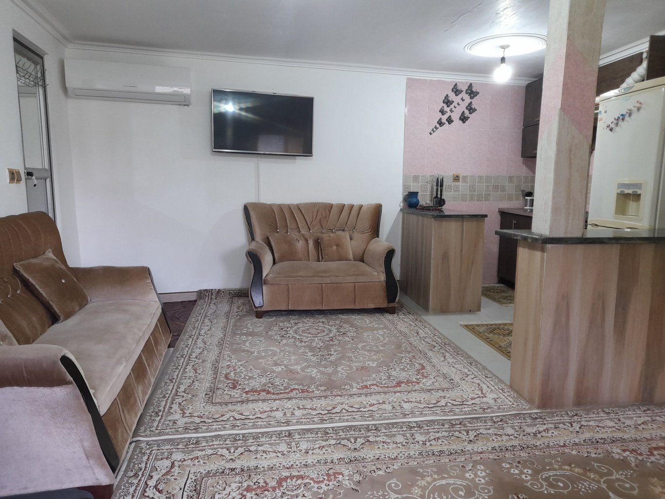 کلبه دوخوابه خورسند - پذیرایی طبقه پایین