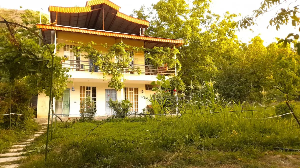 ویلا یک خوابه باغ عزیزی - ویو کلی ساختمان 