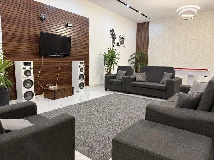 ویلا دو خوابه استخردار آبگرم وینکا - هال و پذیرایی