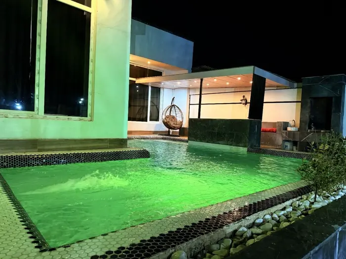 ویلا دو خوابه استخردار آبگرم وینکا - نورپردازی رنگی استخر