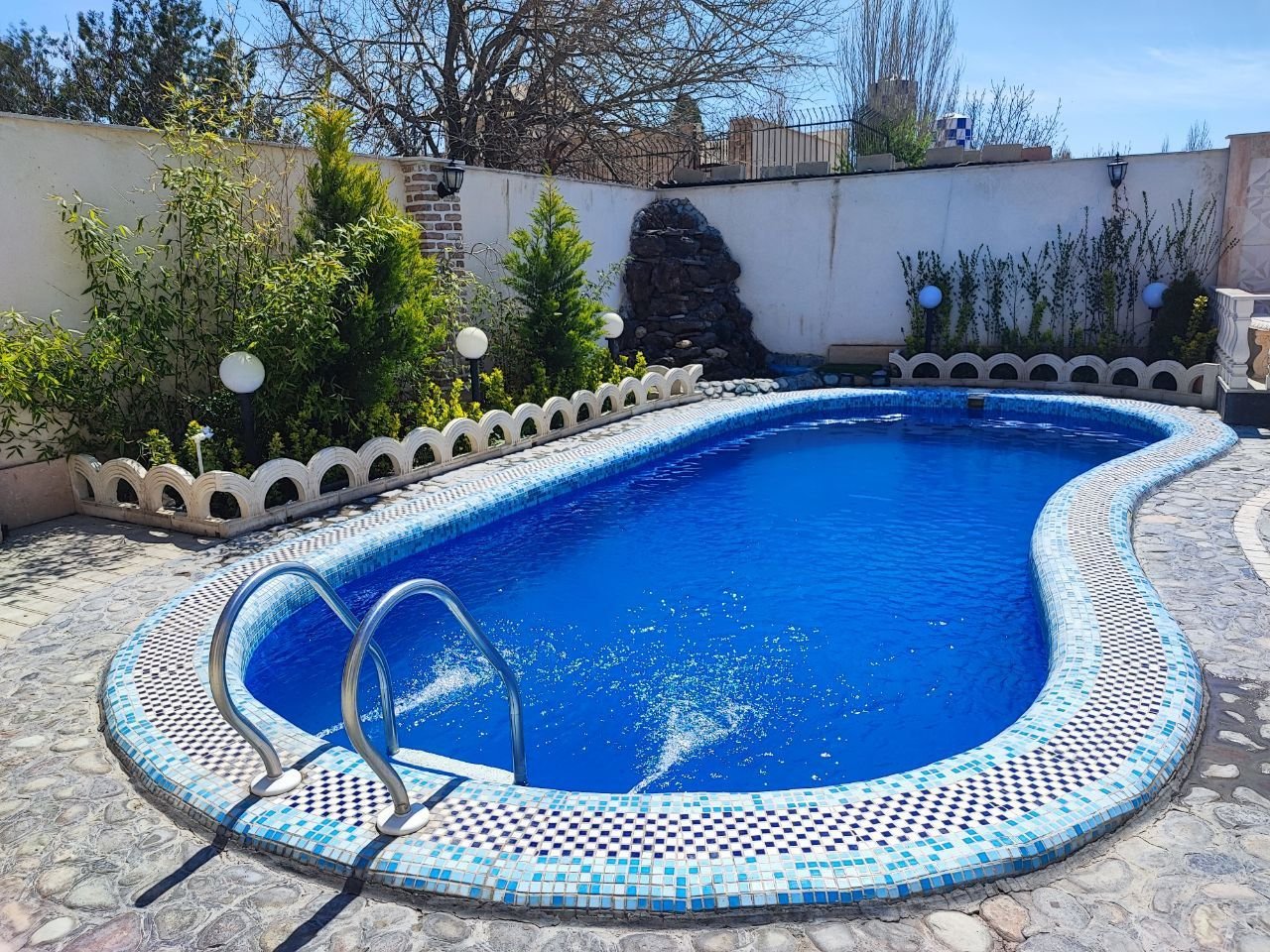 دوخوابه استخردار آبگرم آرامیس