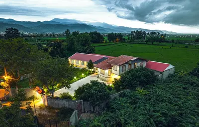 ویلا چهارخوابه استخردار آبگرم کادوس