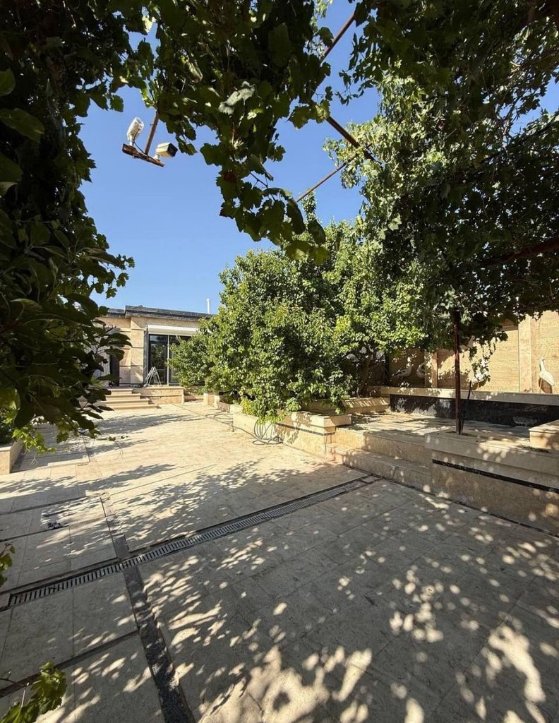 ویلا باغ ویلا استخر آبگرم با جکوزی دوخوابه