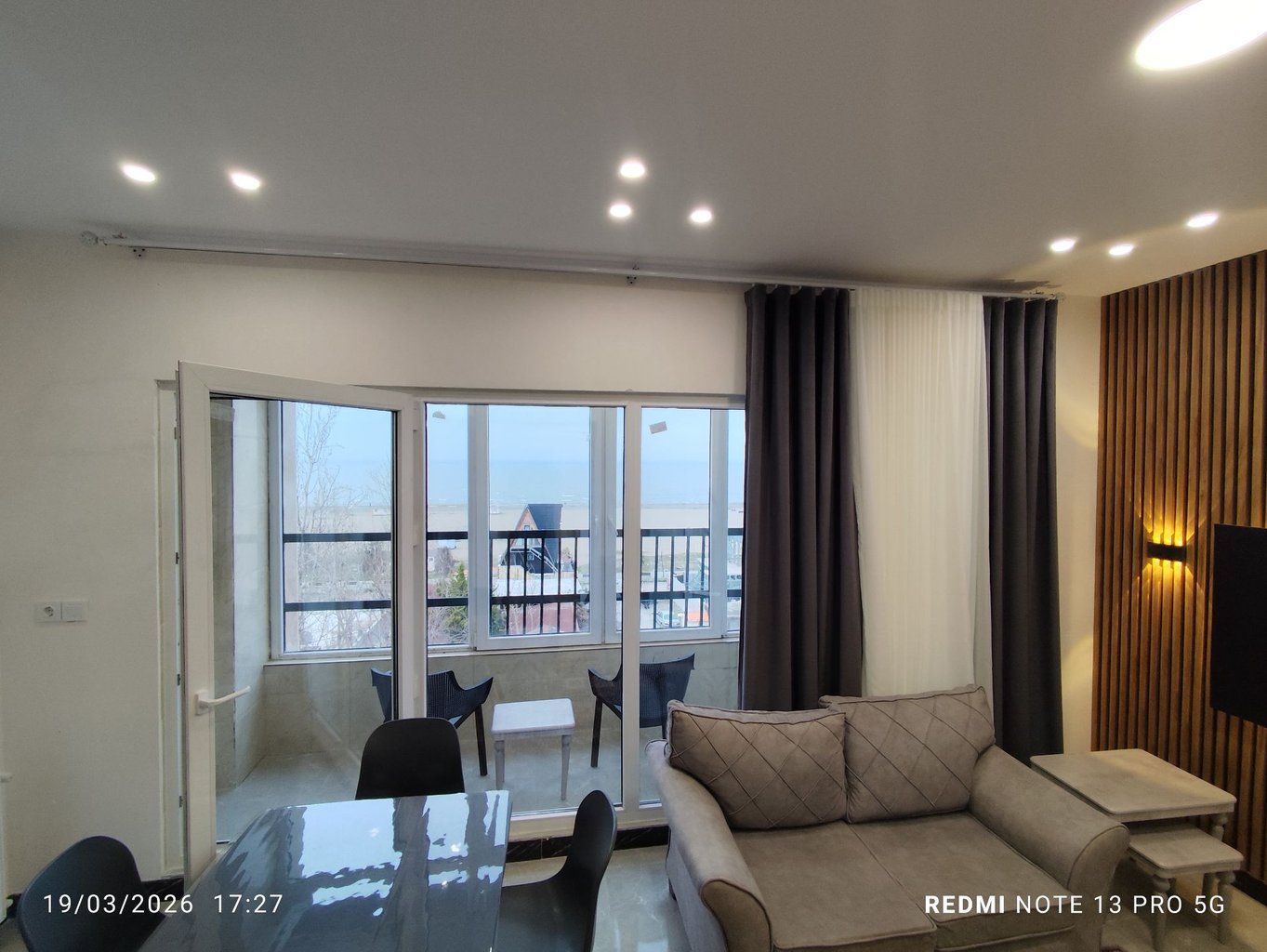 آپارتمان آنیل - واحد 301