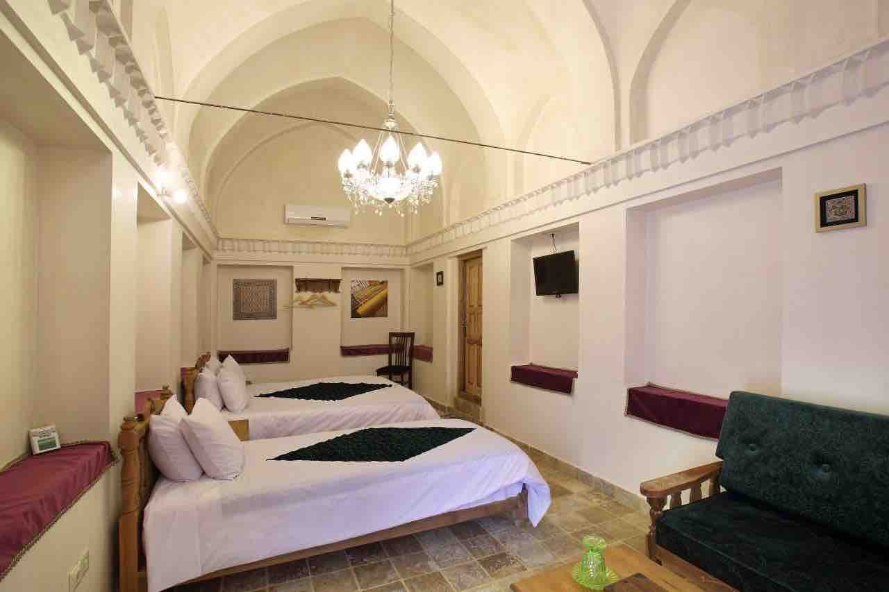 اقامتگاه سنتی خانه ادیب - واحد سه تخته ۲