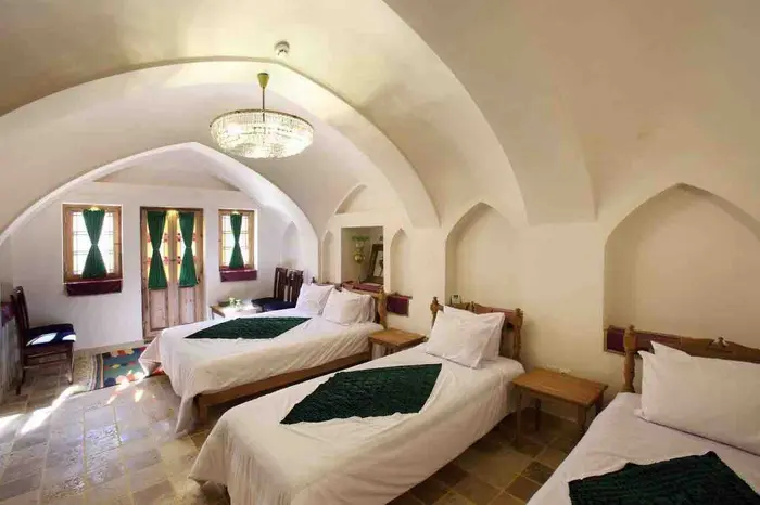 اقامتگاه سنتی خانه ادیب - واحد سوئیت چهارتخته