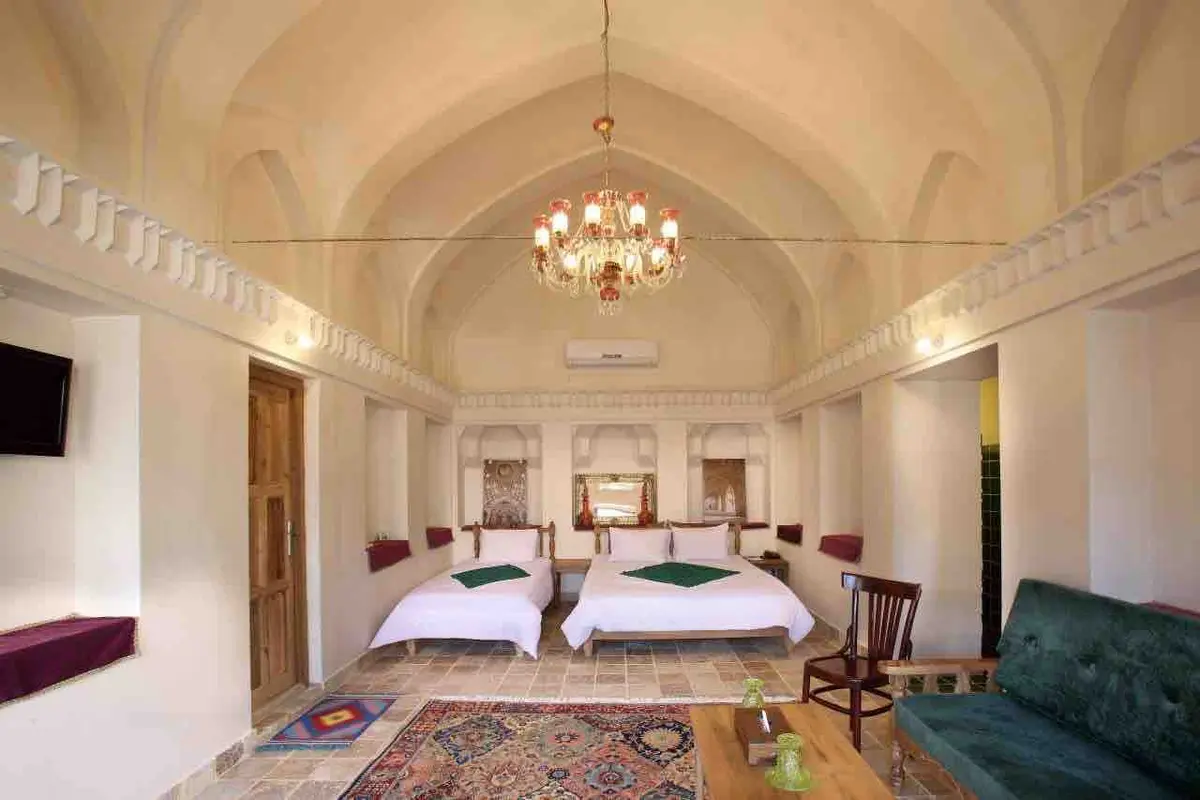 اقامتگاه سنتی خانه ادیب - واحد سه تخته شاه نشین