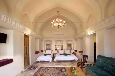 اقامتگاه سنتی خانه ادیب - واحد سه تخته شاه نشین