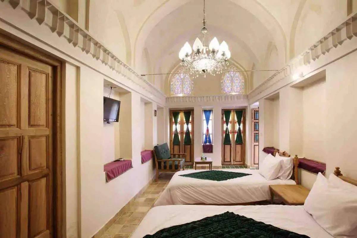 اقامتگاه سنتی خانه ادیب - واحد سه تخته ۱