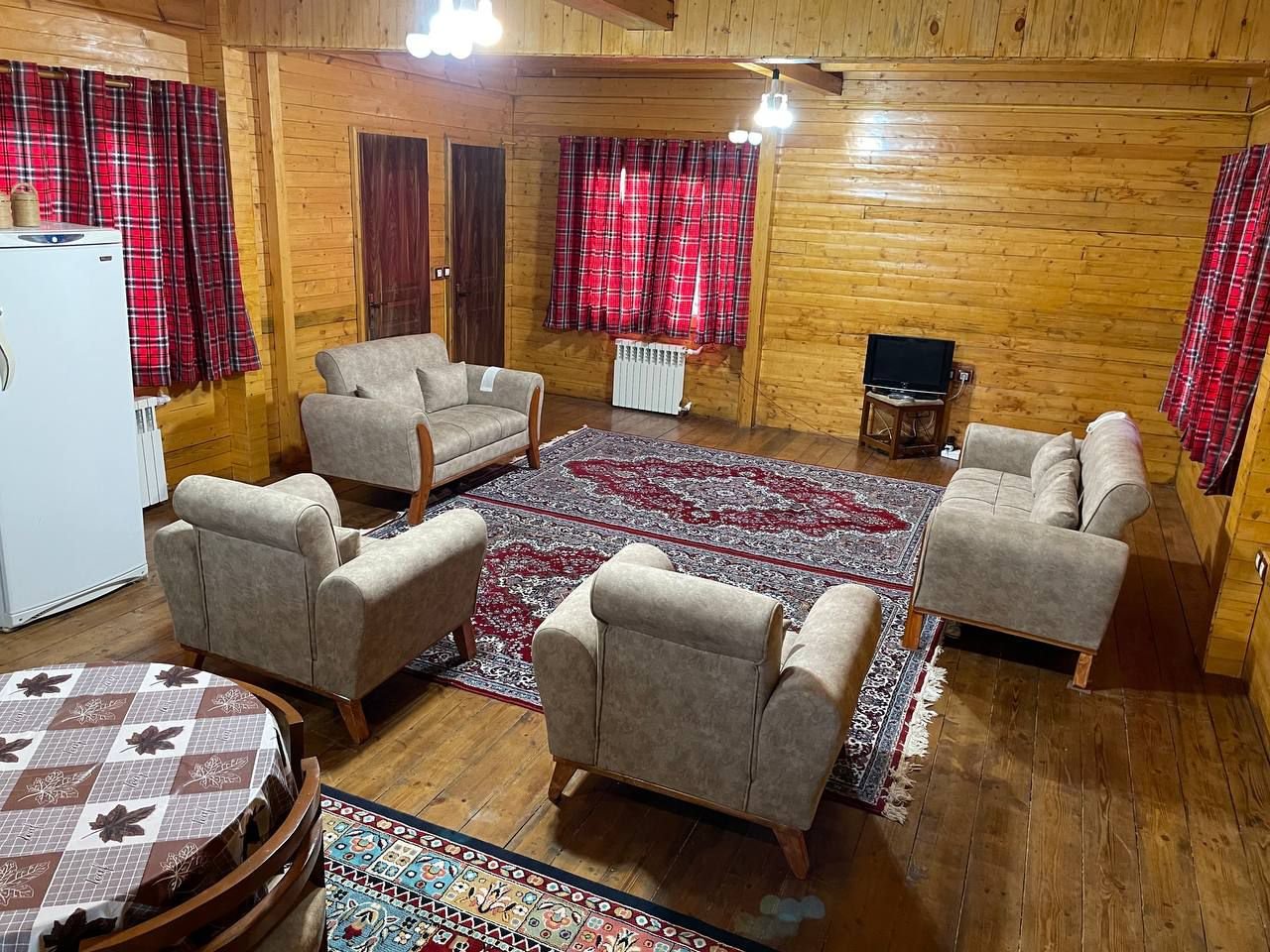 یک خوابه چوبی کلارا