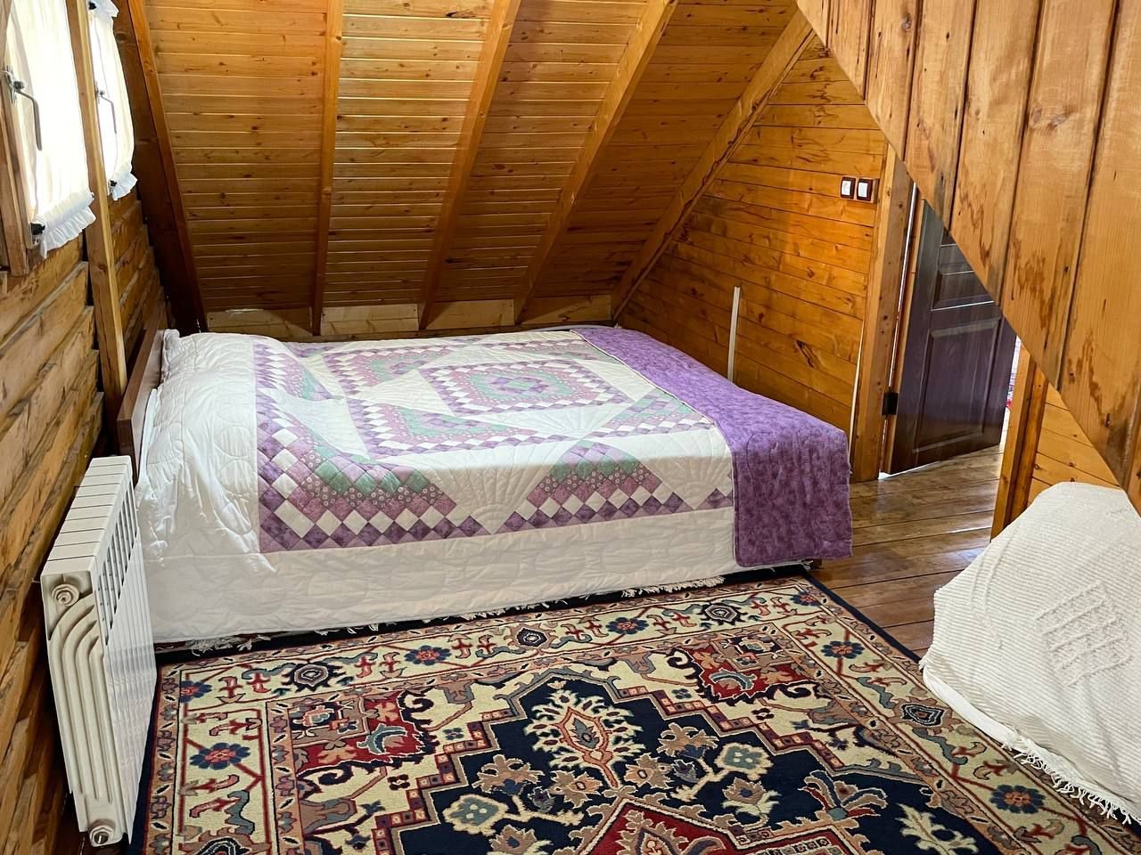 یک خوابه چوبی کلارا