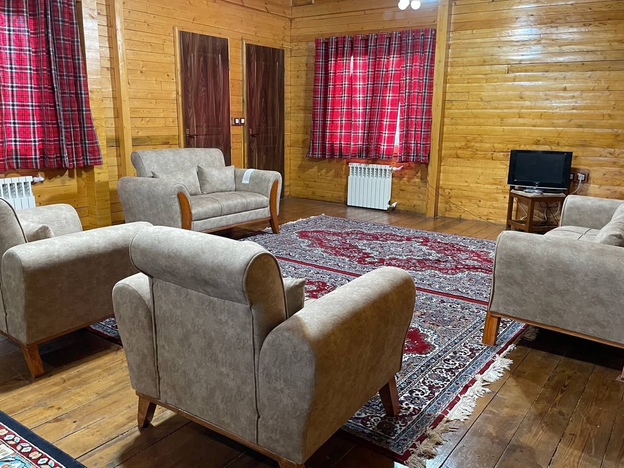 یک خوابه چوبی کلارا