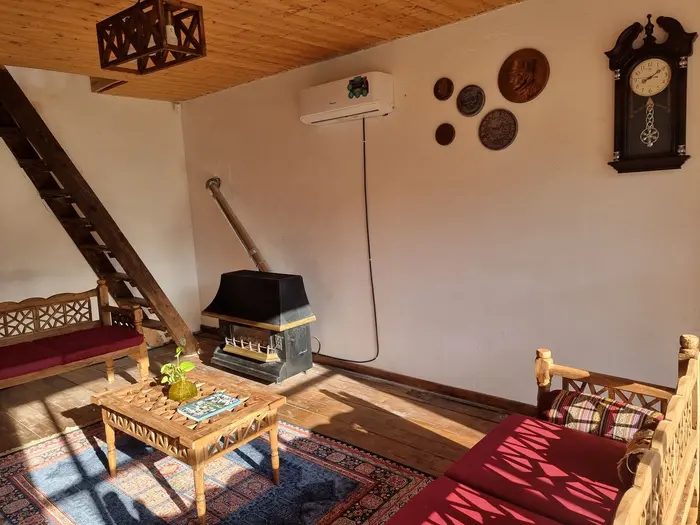 کلبه چهارخوابه جنگلی باران - پذیرایی طبقه اول 