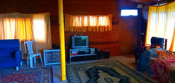 کلبه دوخوابه چوبی بام گیلدا