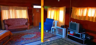 کلبه دوخوابه چوبی بام گیلدا