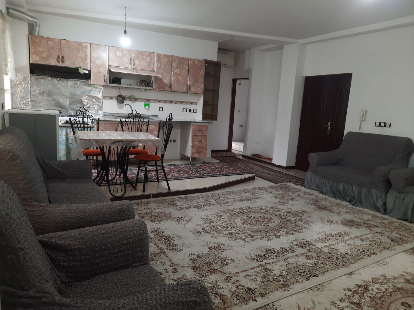 آپارتمان دوخوابه گل سنبل 1