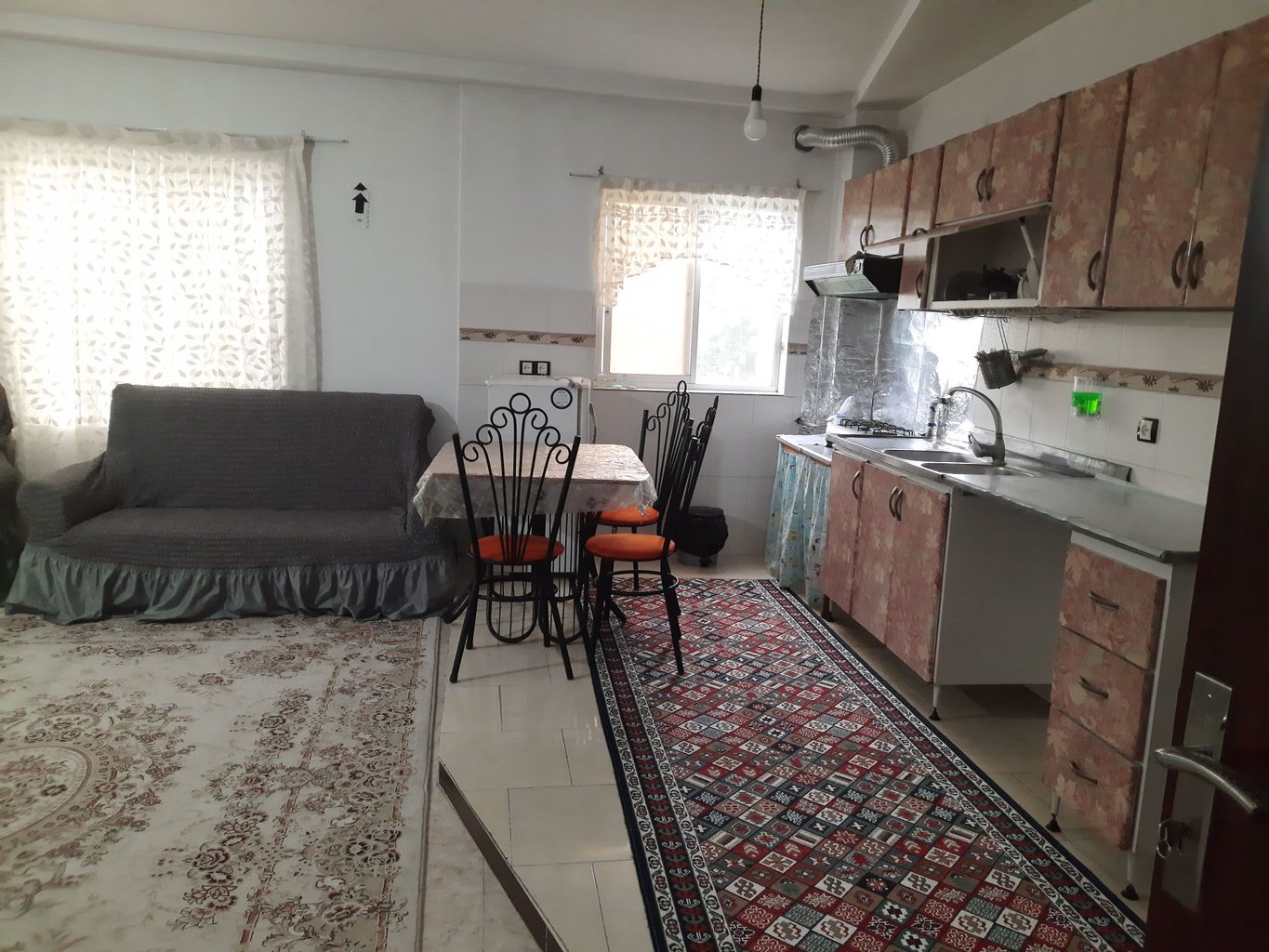 آپارتمان دوخوابه گل سنبل 1