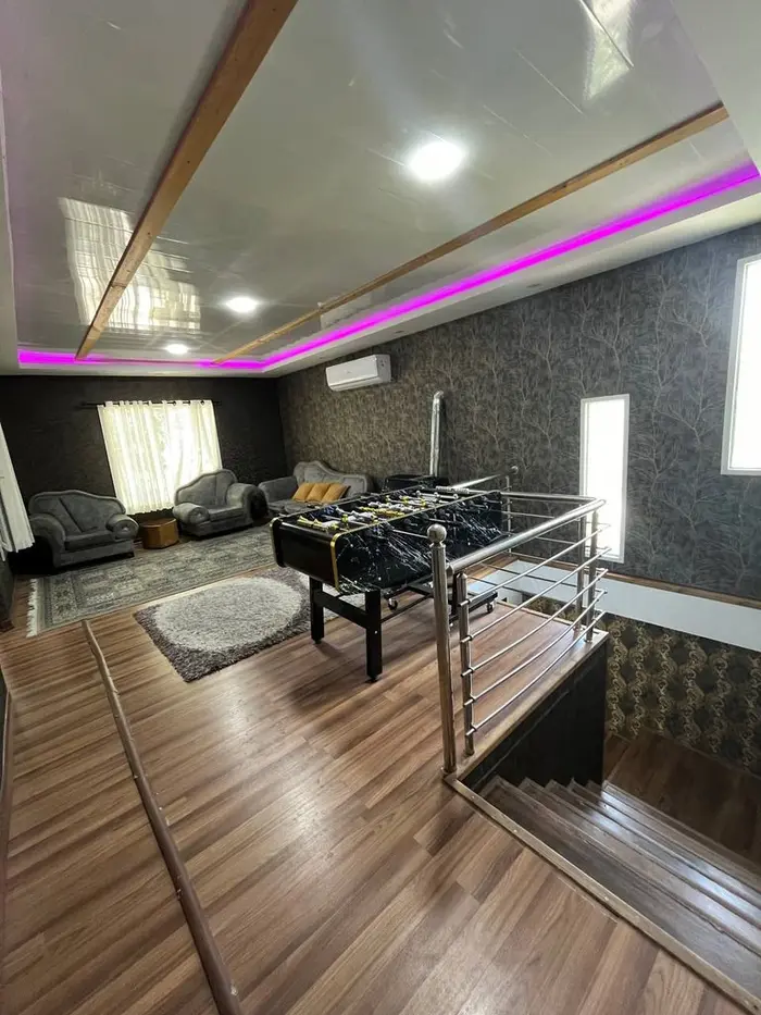 ویلا یک خوابه استخردار آبگرم باغ هفت چنار - نشیمن طبقه بالا 