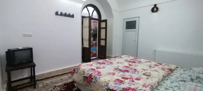 بوم گردی چهارمنار - واحد ترانه